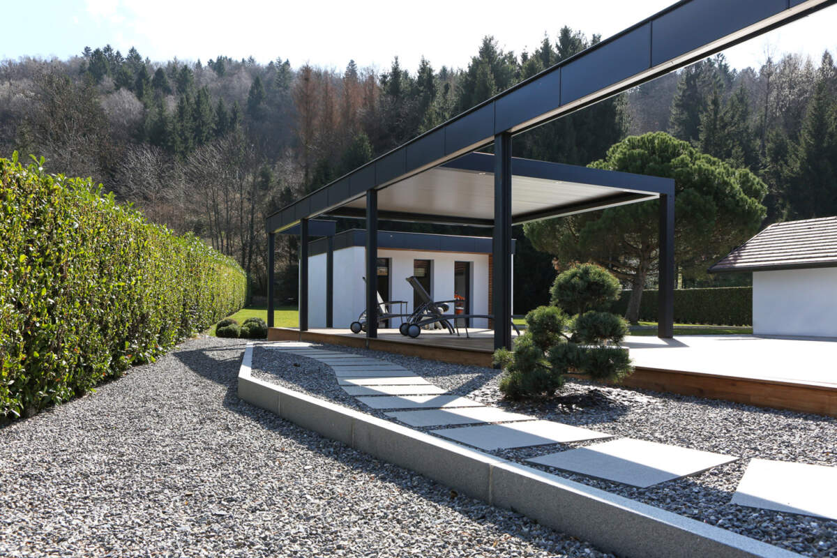 Allée de circulation en dalles